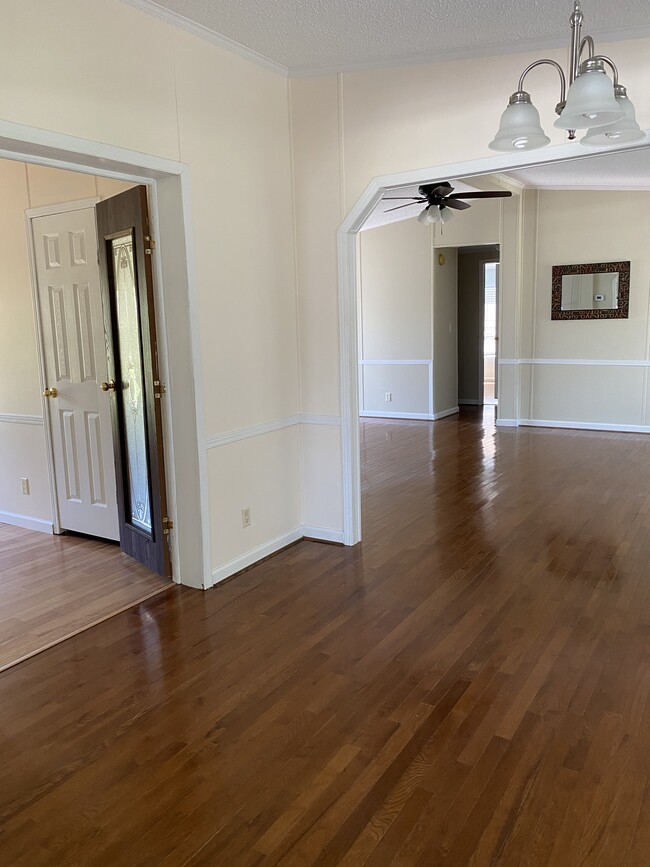 Dining room - 764 Dripping Springs Rd