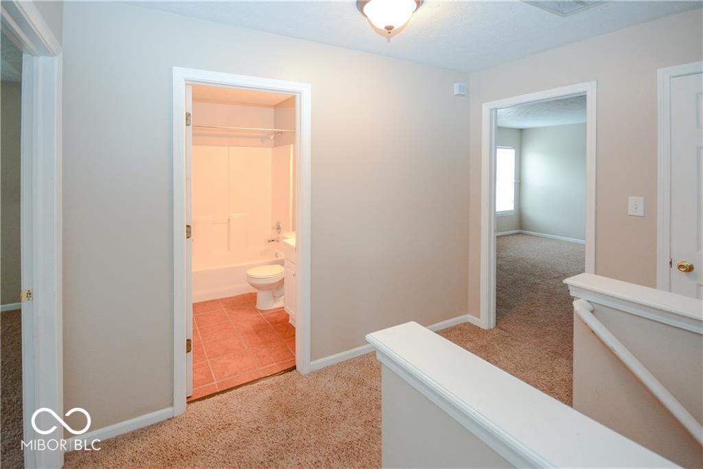 landing on 2nd floor - 4327 Mahogany Dr
