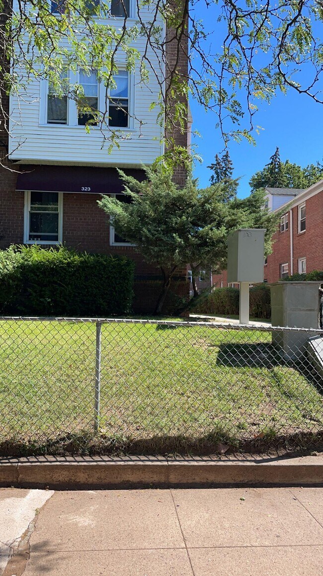 Building Photo - 323 Winthrop Ave