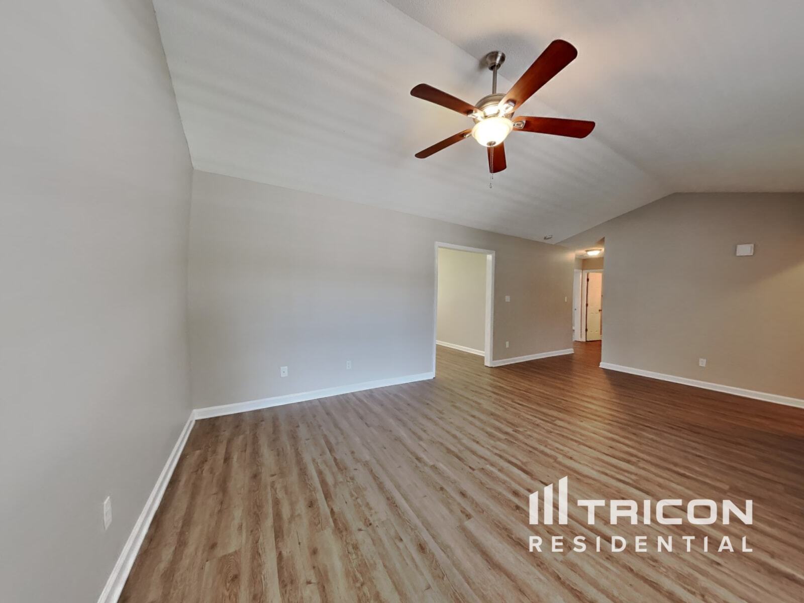 Building Photo - 2112 McKinnon Dr