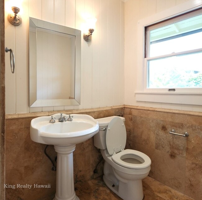 Building Photo - 99-411 Fernridge Place