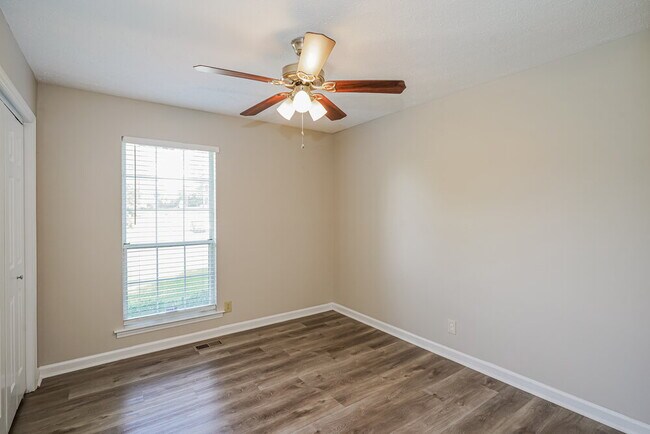 Building Photo - 1005 Waters Edge Cir