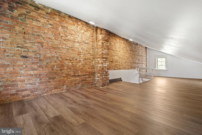 Building Photo - 724 Ash Ave