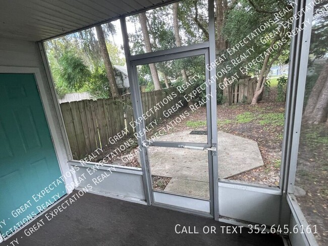 Building Photo - Charming 2 BR 1.5 Bath available in Dunnellon