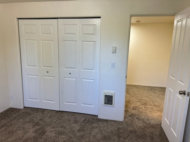 Building Photo - 4 bedroom 1.5 bathroom duplex | MOVE IN SPECIAL!