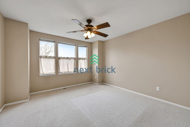 Building Photo - Beautiful 2 bed & 2.5 bath for rent