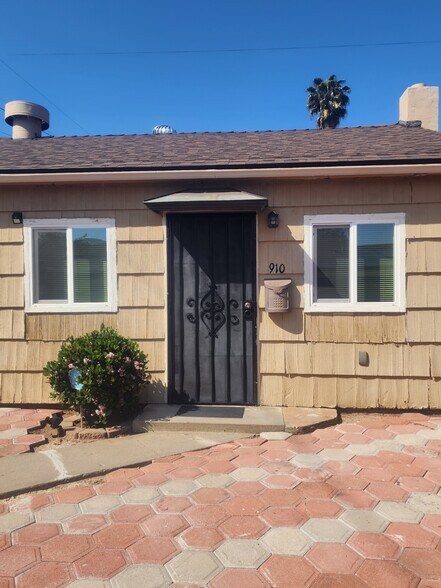 Building Photo - 910 Park Hill Dr