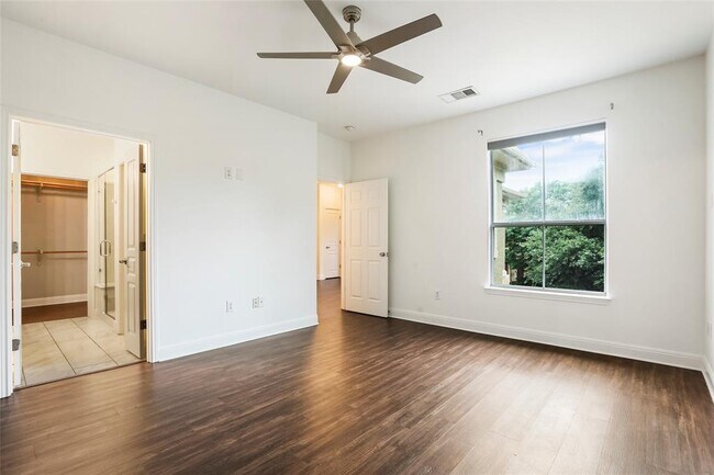 Building Photo - 3406 Menchaca Rd