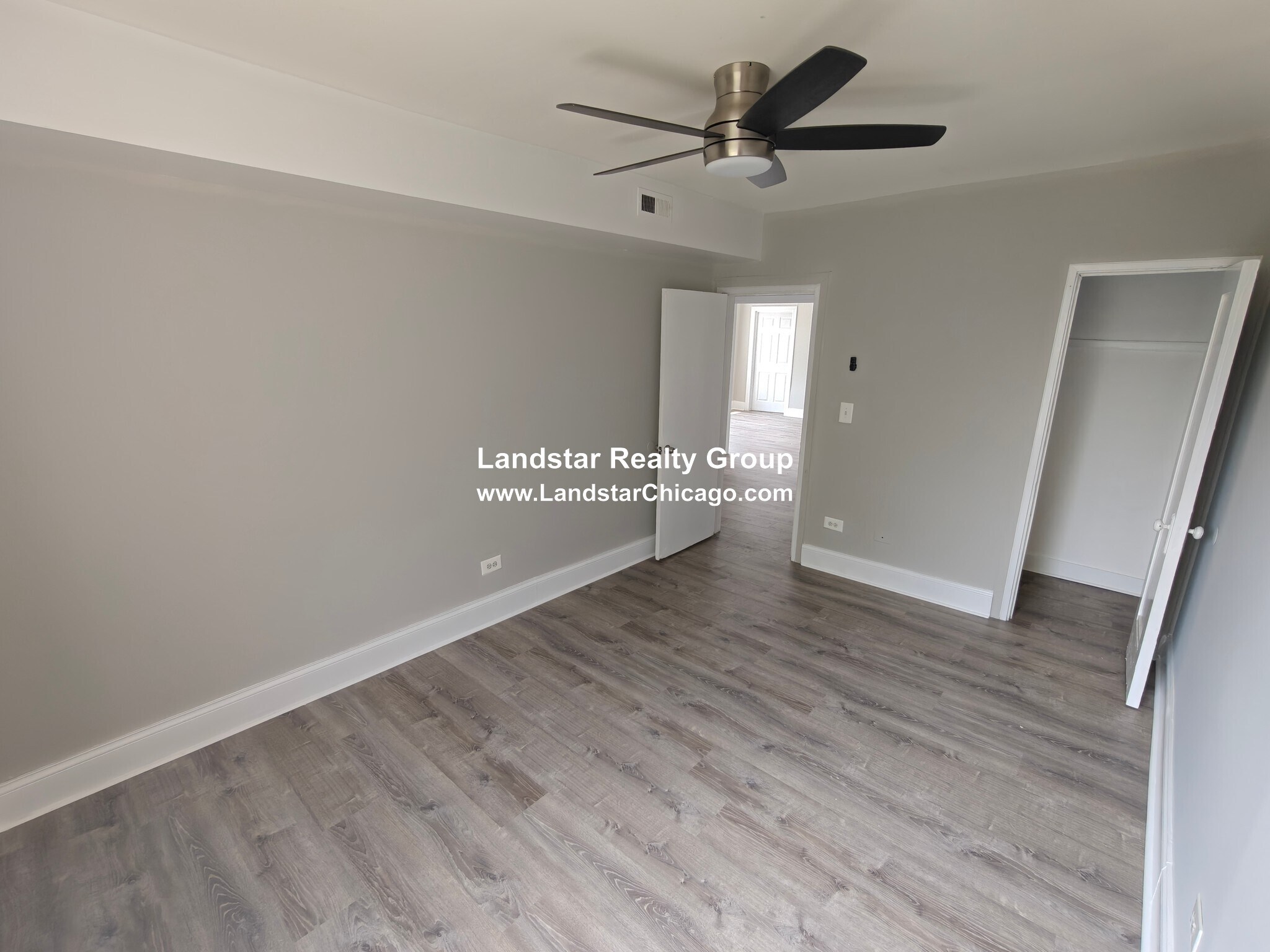 Building Photo - 6312 N Oakley Ave