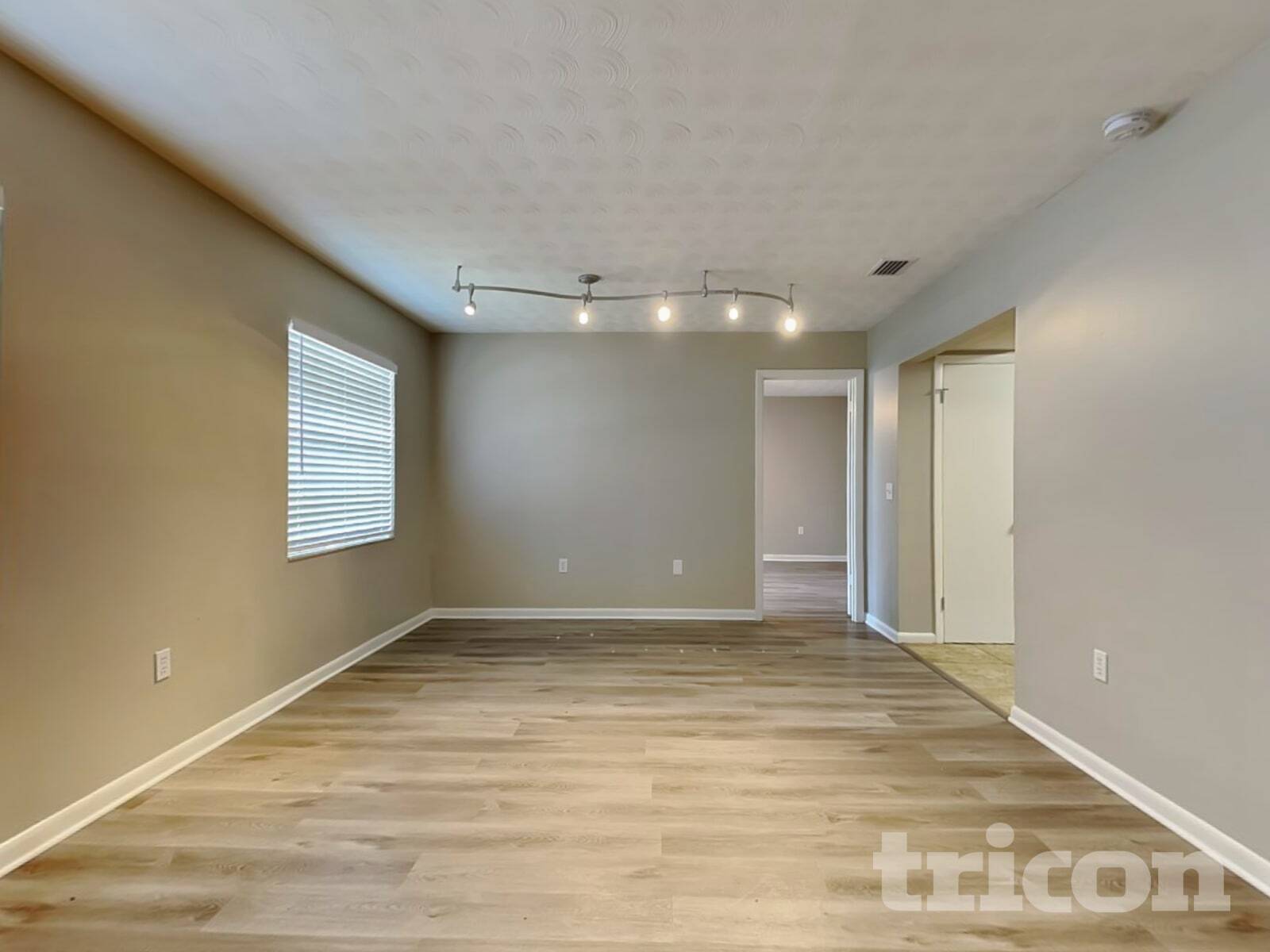 Building Photo - 806 Bills Cir