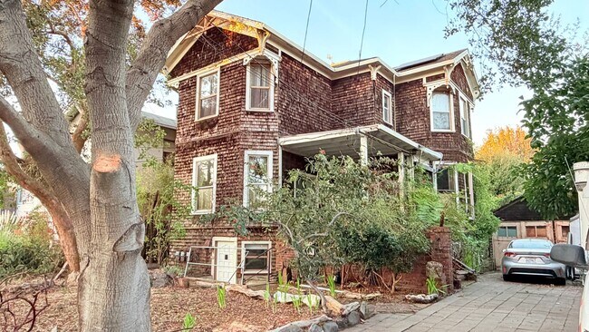 Building Photo - 1911 Buena Vista Ave