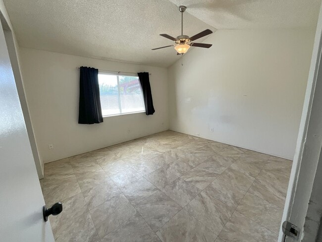 Building Photo - Charming Clovis 3/2 Home with New Solar Sy...