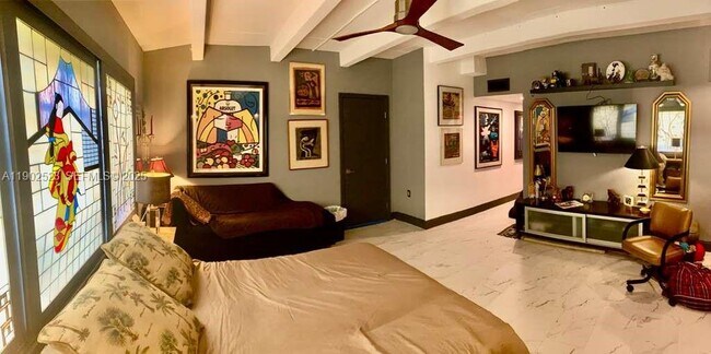 Building Photo - 877 NE 195th St