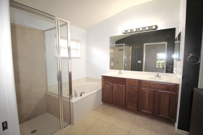 Building Photo - 6428 Waverly Green Way