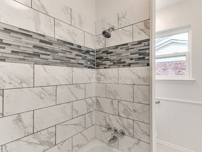 Building Photo - 2401 Fedderson Dr