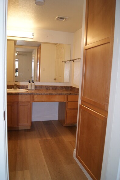 Building Photo - 3825 E Camelback Rd