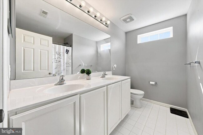 Building Photo - 209 Riding Path Dr