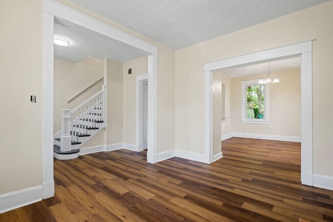 Building Photo - Completely Renovated 3 Bedroom Home in Hig...