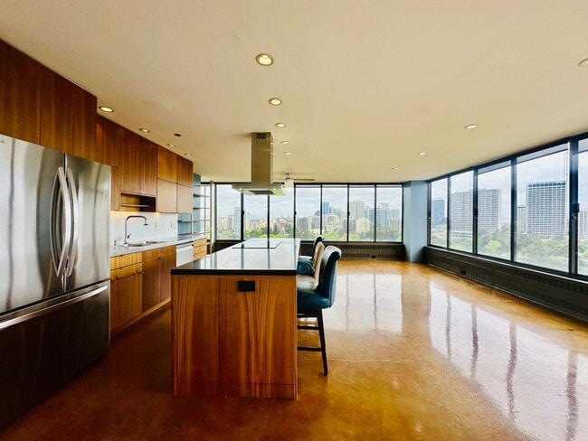 Building Photo - Live in the Heart of Oakland at Lake Merritt! Corner 1bd w/stunning views, pool