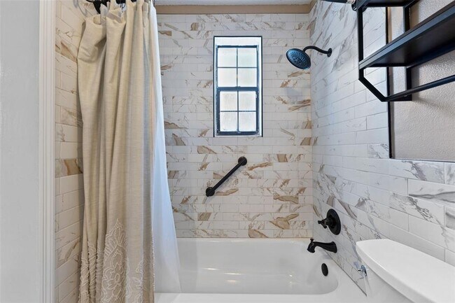 Building Photo - 4008 W Swann Ave