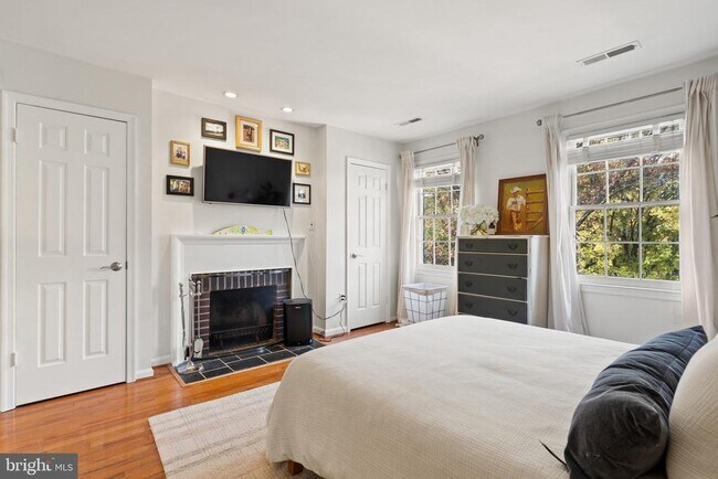 Building Photo - 1944 N Cleveland St