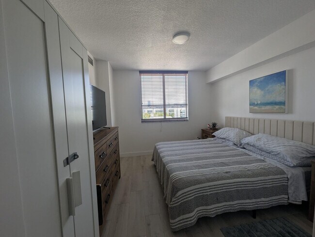 Building Photo - 18800 NE 29th Ave