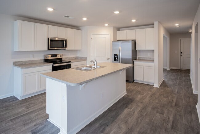 Building Photo - Inviting 5-Bedroom in Conway