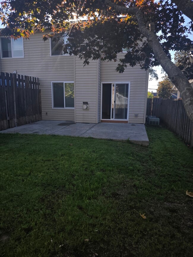 Building Photo - 222 W Hereford St