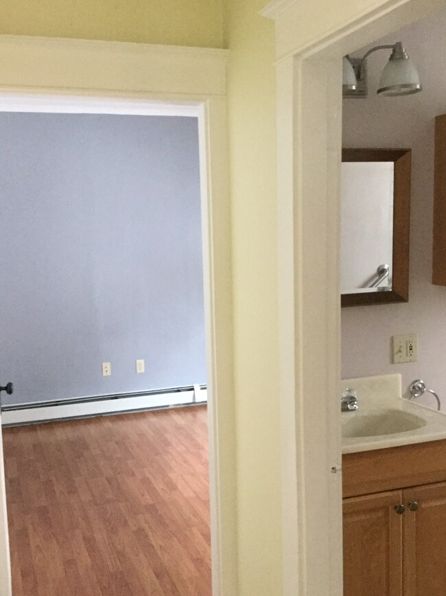 Building Photo - 154 Blanchard St