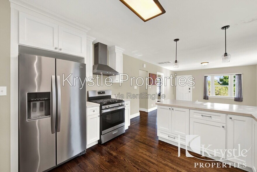 Building Photo - 105 Hill Dr