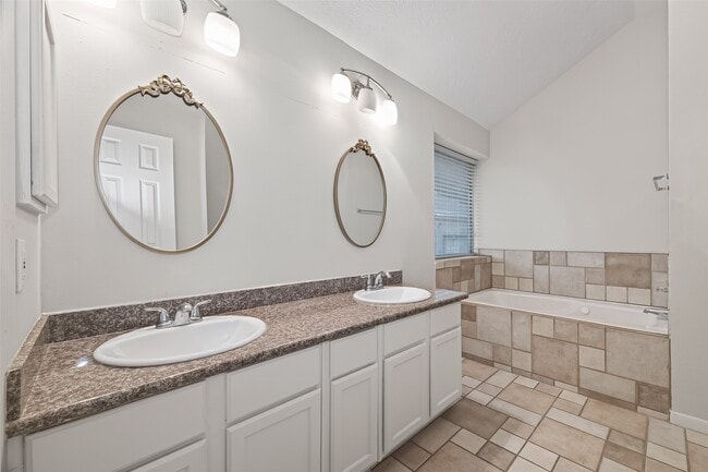 Building Photo - 2002 Foundary Dr