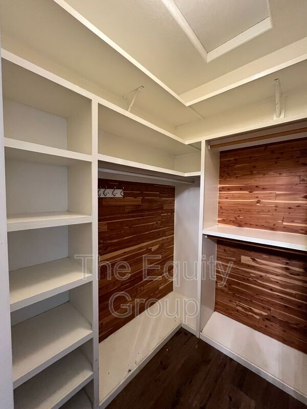 Building Photo - 3503 S Creekside Ct