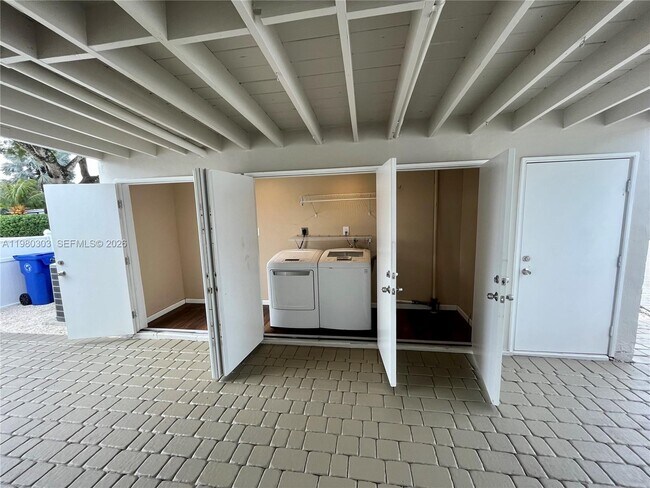 Building Photo - 3137 SW 15th St