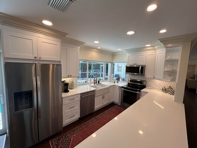 Building Photo - 1080 Walnut Terrace