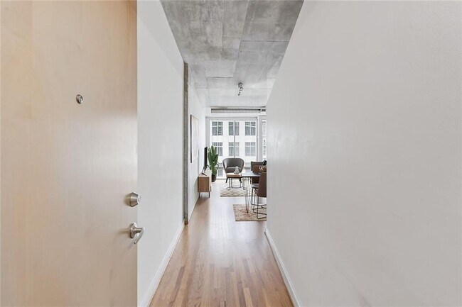 Building Photo - 943 Peachtree St NE