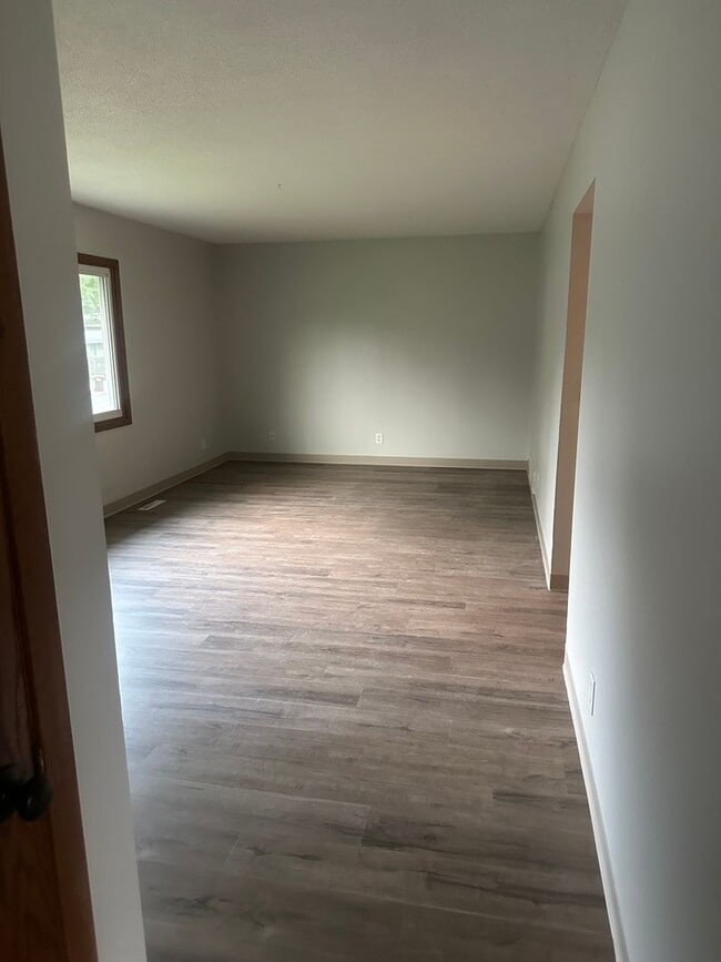 Building Photo - Newport Duplex