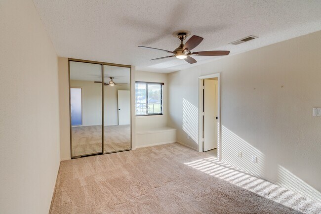 Building Photo - 1112 Bering Dr