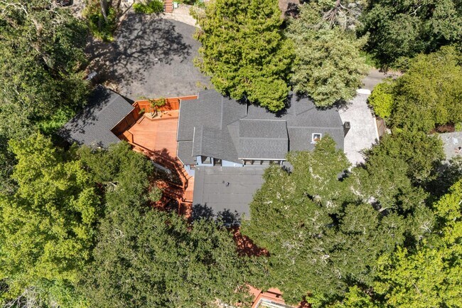 Building Photo - 19940 Oakmont Dr