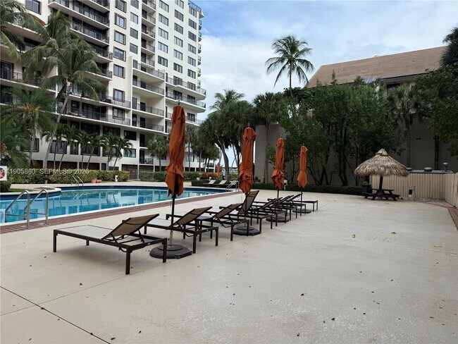 Building Photo - 540 Brickell Key Dr