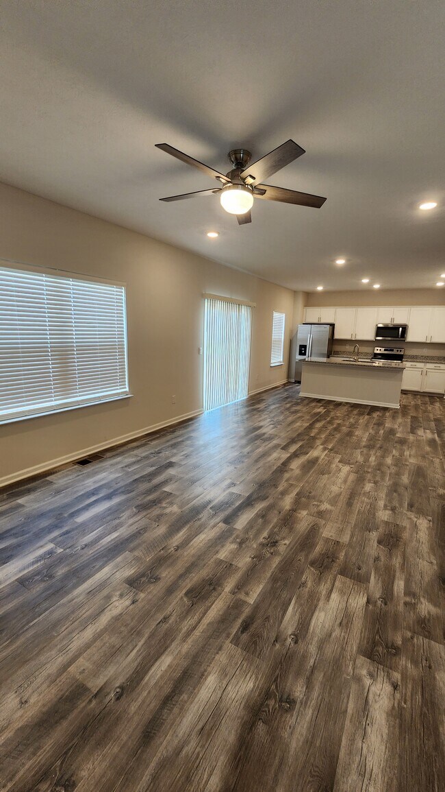 Building Photo - 61 Snapdragon Dr