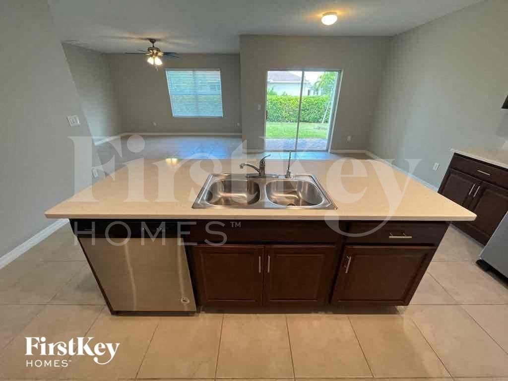 Building Photo - 2820 NW 21st Ave