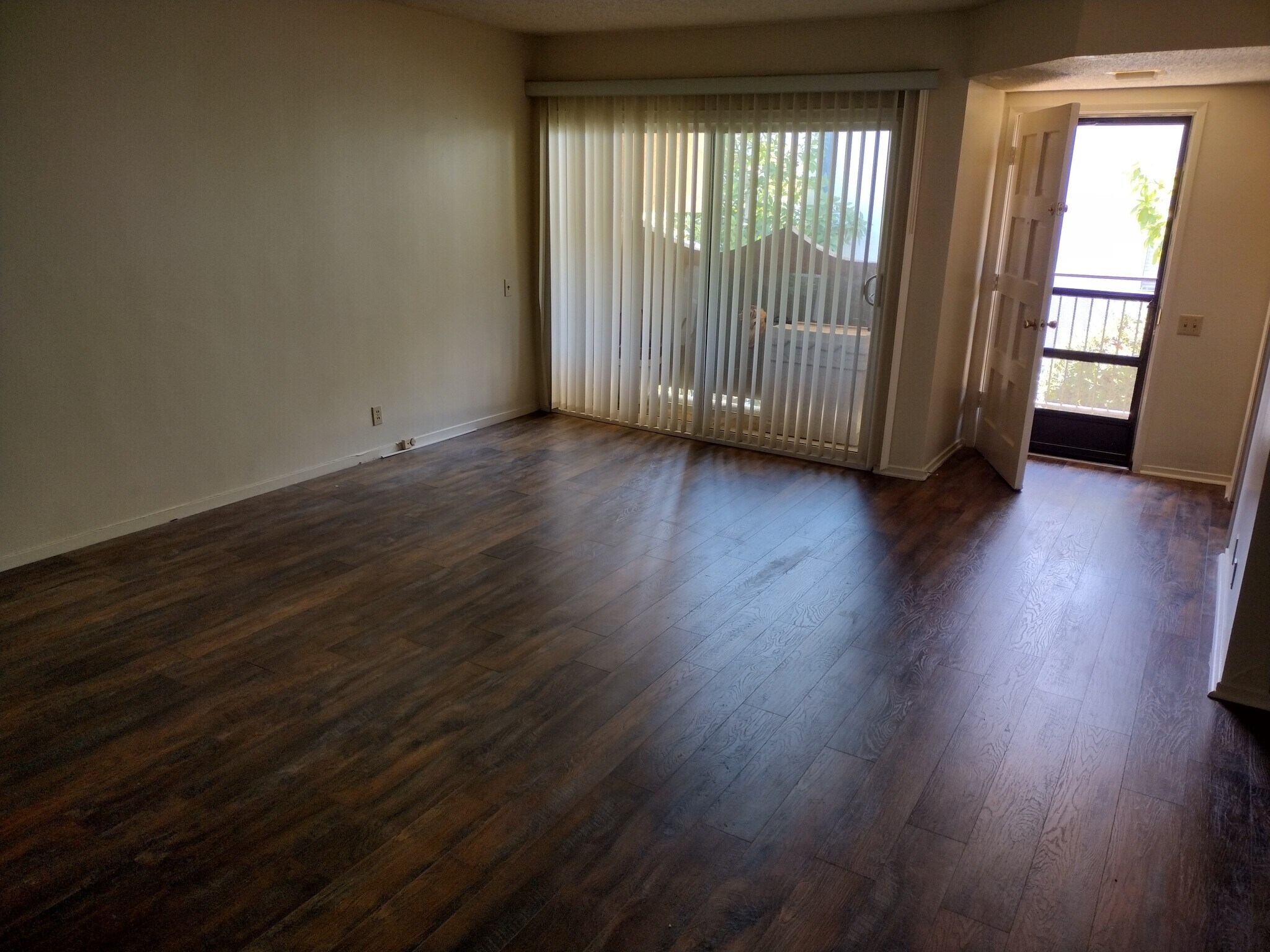 Living Room - 131 W 64th Pl