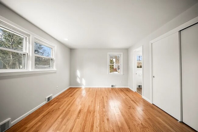 Building Photo - Beautiful Single Family Home for Rent in an Unbeatable Longmeadow Neighborhood!