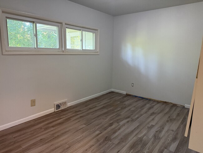 Building Photo - 413 S Revena Blvd