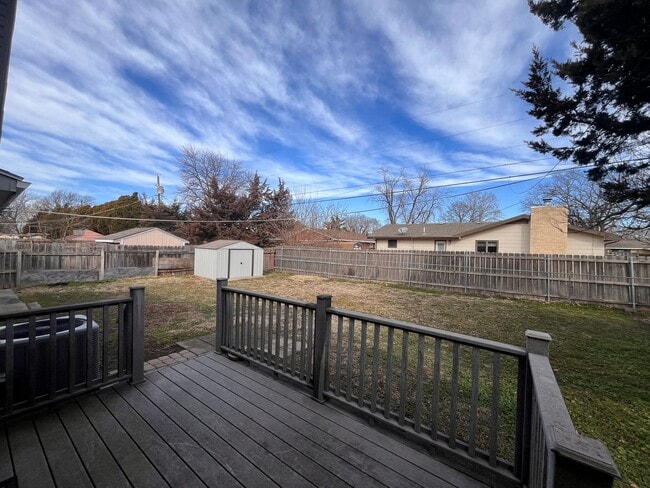 Building Photo - 2430 W Manhattan Dr