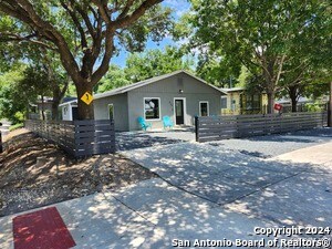 Building Photo - 555 Hansford St