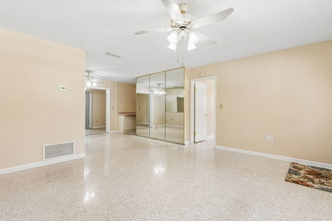 Building Photo - 2406 Husson Ave