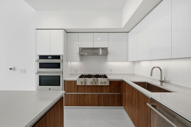 Building Photo - 400 Central Ave