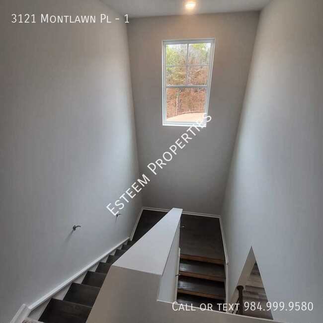 Building Photo - 3121 Montlawn Pl