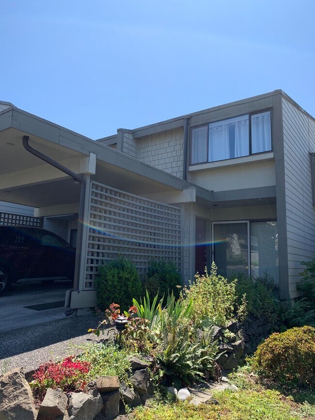 Building Photo - LakeView, Mount lake terrace - 2 bed 1.5 b...